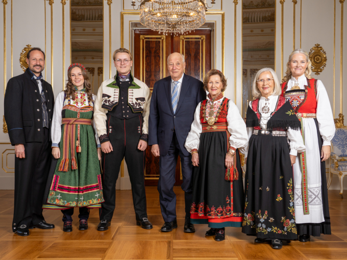 His Royal Highness The Crown Prince, Her Royal Highness Princess Ingrid Alexandra, His Highness Prince Sverre Magnus, His Majesty The King, Her Majesty The Queen, Ms Marit Tjessem and Her Royal Highness The Crown Princess. Photo: Heiko Junge / NTB
